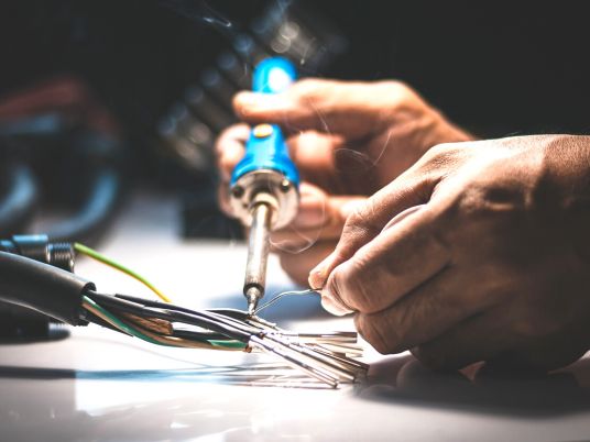 Zestaw narzędzi dla elektryka – z czego powinien się składać?