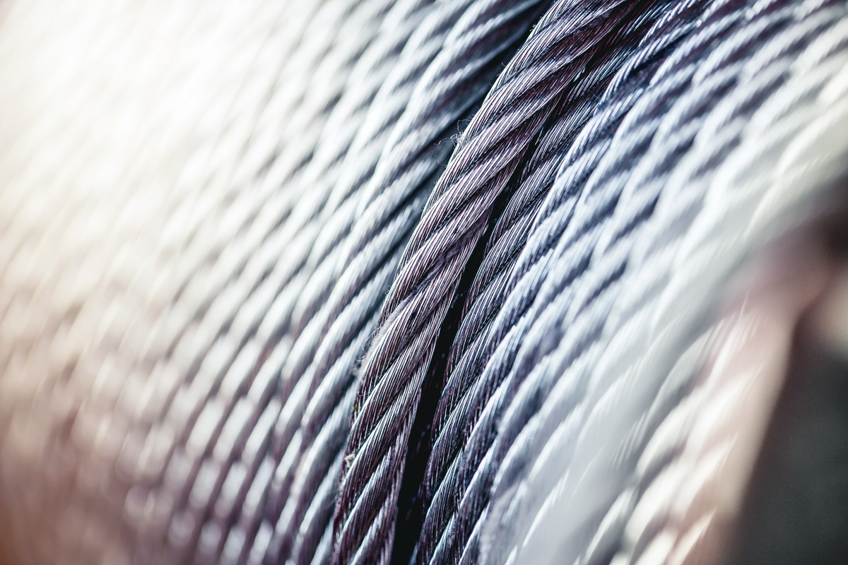 Nożyce do lin stalowych – jak działają mechanizmy cięcia bez strzępienia splotu